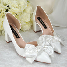 Load image into Gallery viewer, D&#39;Orsey Block Heel with Bow
