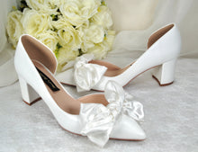 Load image into Gallery viewer, D&#39;Orsey Block Heel with Bow
